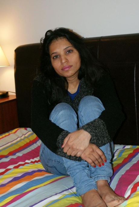 Indian chick Kavya Sharma cups a natural breast after disrobing to masturbate 39364082